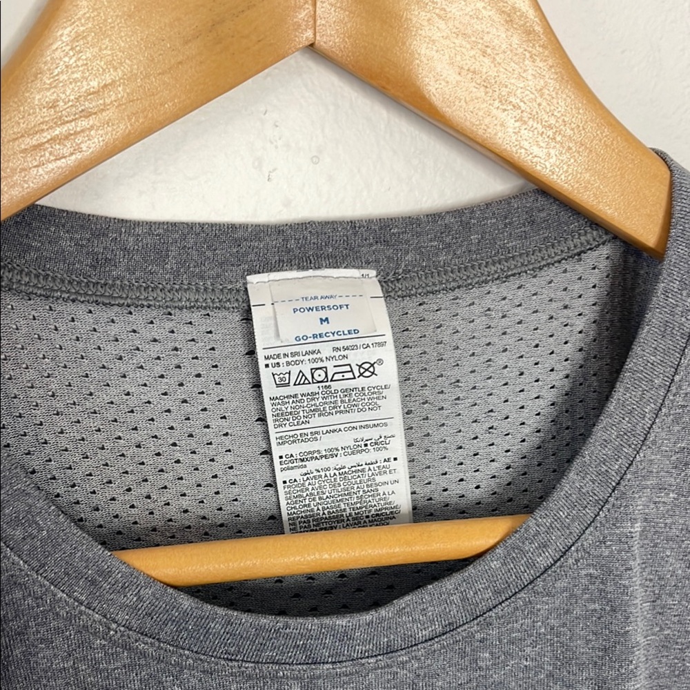 Old Navy Sleeveless Women's Athletic Top - Picture 2 of 4